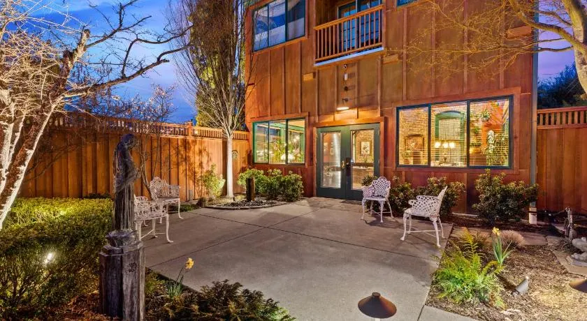 The Peerless Hotel - Image 1