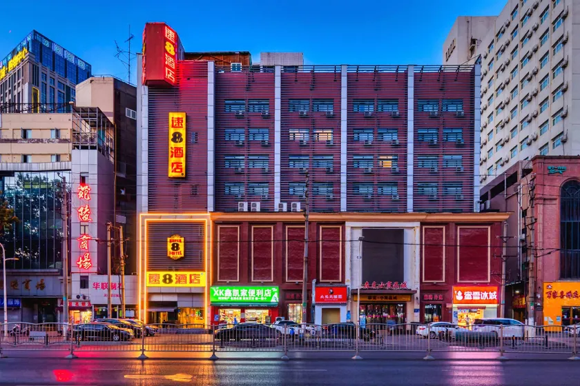 Super 8 (Zhengzhou Railway Station) - Image 1