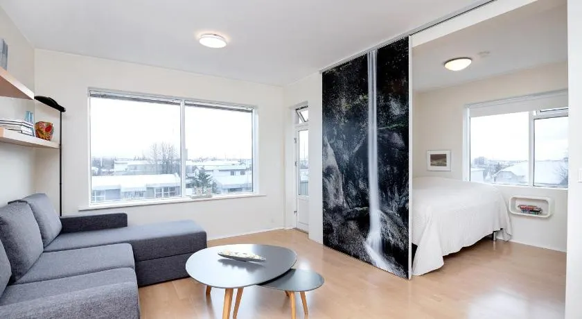 Overlooking the city, bright & cozy - Free Parking (A2) - Image 1