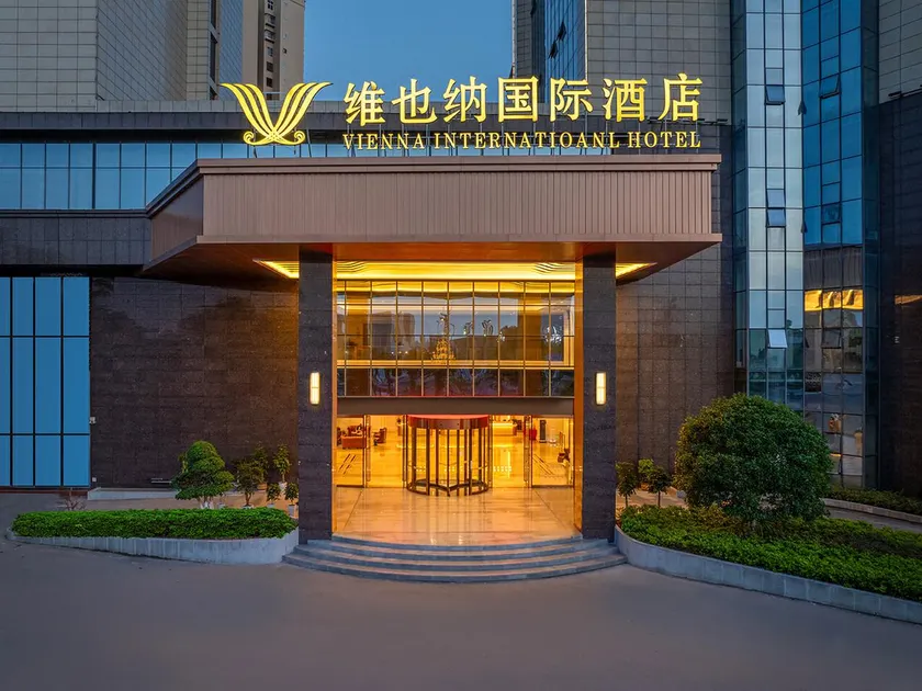 Vienna International Hotel Luxian High-Speed Railway Station Government Affairs Center - Image 1