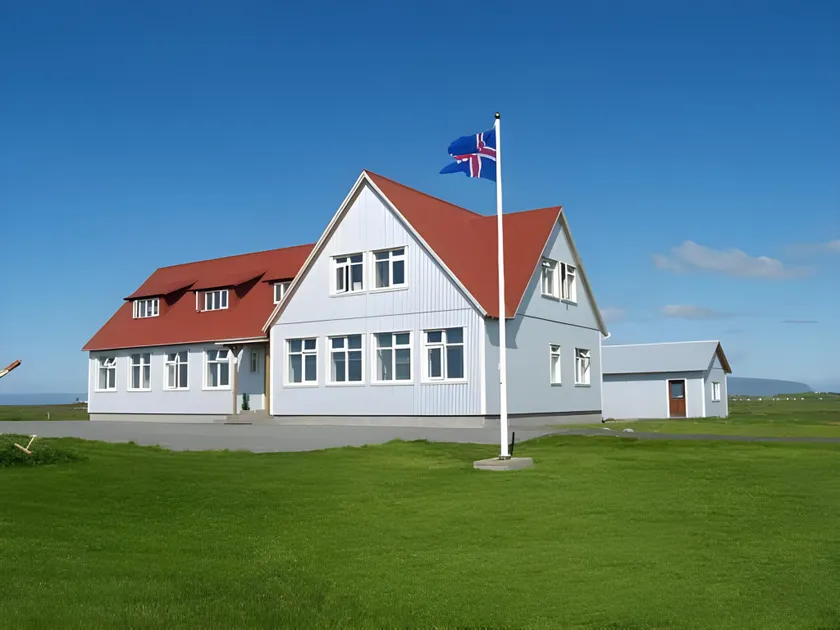 The Old School House - Gaulverjaskoli - Image 1