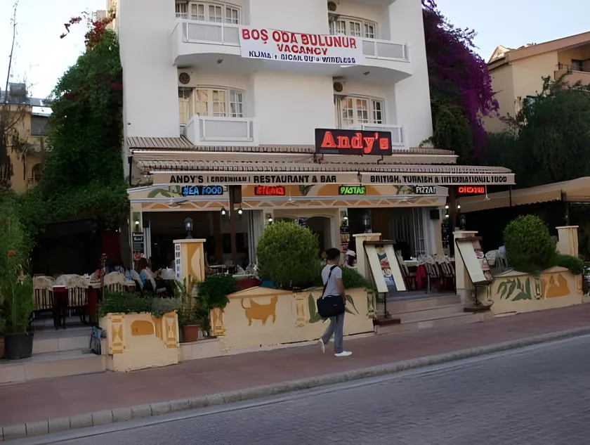 Andy's Apart Hotel - Image 1