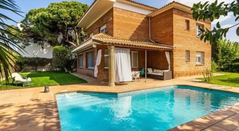 MAGNÍFICA RESIDENCIA - Image 1