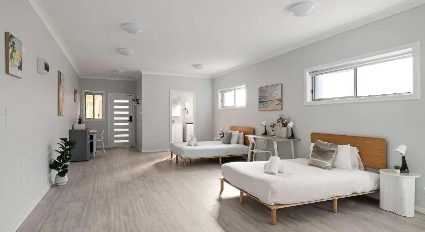 Detached Quadruple Studio Room with Simple Kitchenette near Top Ryde city - Image 1