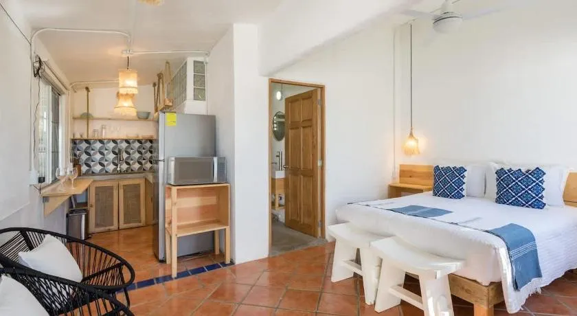 Cozy Studio Steps from Beach & Surf - Image 1