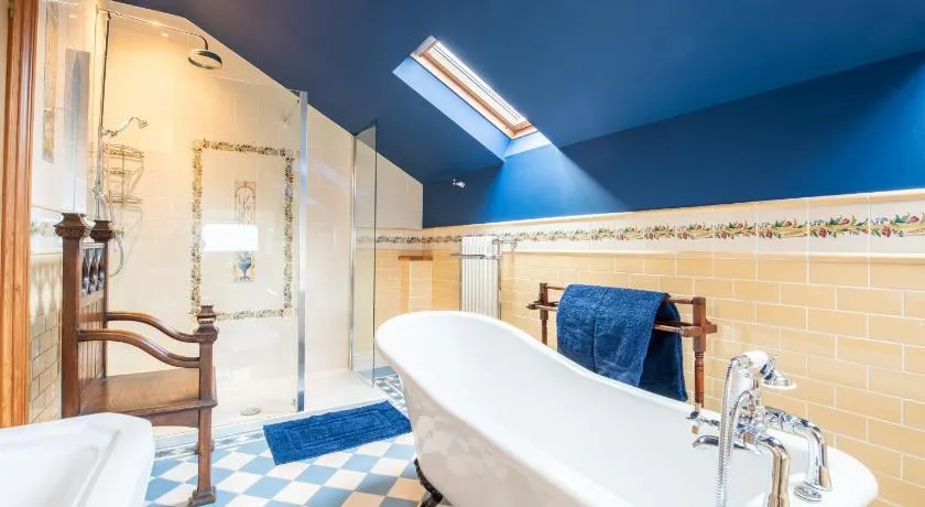 The Doune, Luxury Traditional Country House with hot tub - Image 1