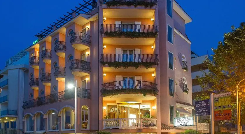 Hotel Trevi Riccione, in centro sul mare con cucina - Image 1