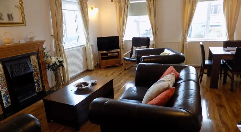 Oakdene Apartments - Image 1