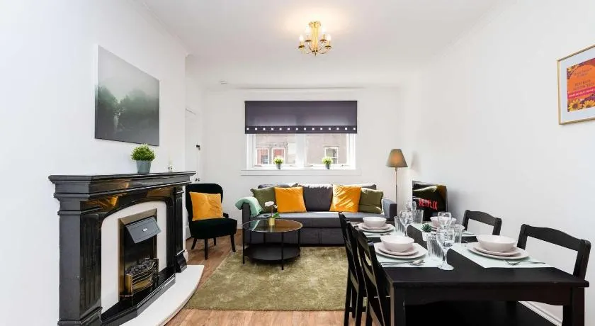 3BR Free Parking Near Hopetoun & Edinburgh Airport - Image 1