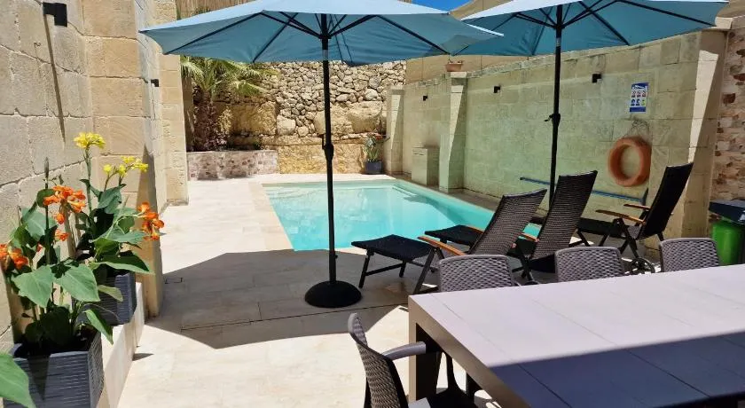Sunflower Farmhouse, Xewkija, Gozo - Image 1