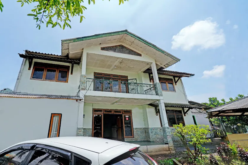 OYO 92431 Grand Bintang Guest House - Image 1