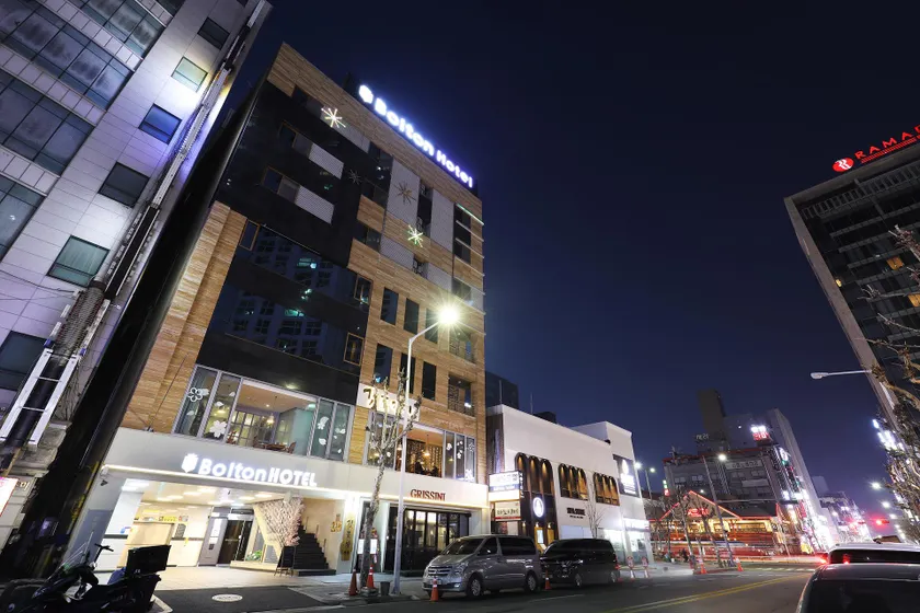 bolton hotel - Image 1