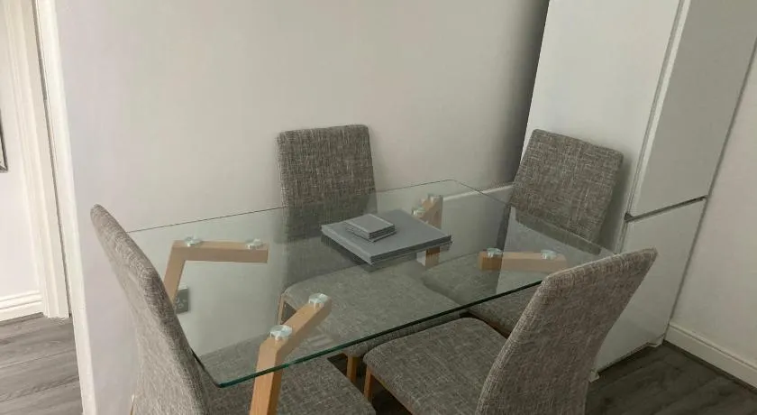 Manchester City-Centre Apartment with Dedicated Workspace, Sleeps 4 - Image 1