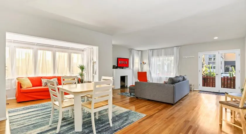 Long Beach House - Image 1