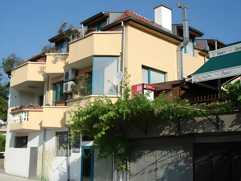 Hotel Orient - Image 1