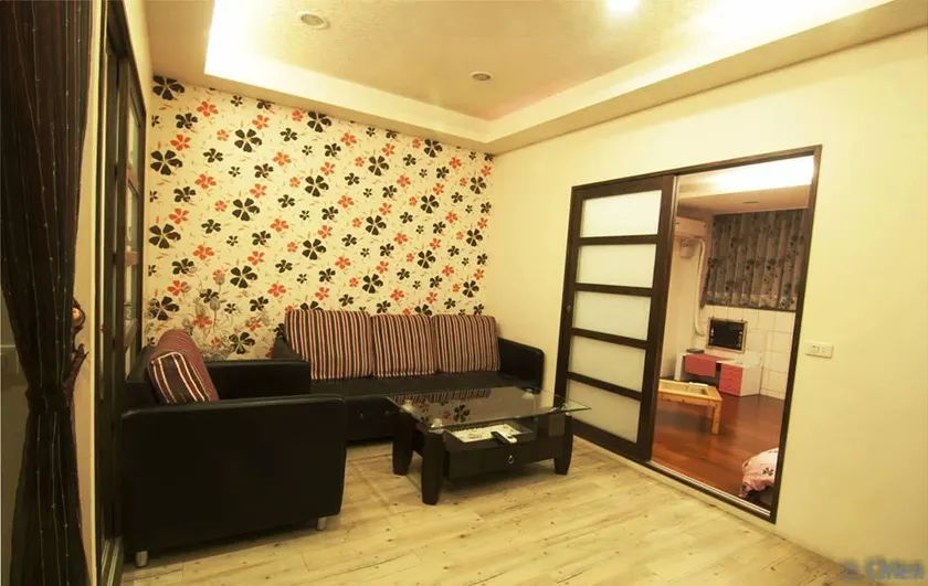 Luodong Night Market Flower B&B - Image 1