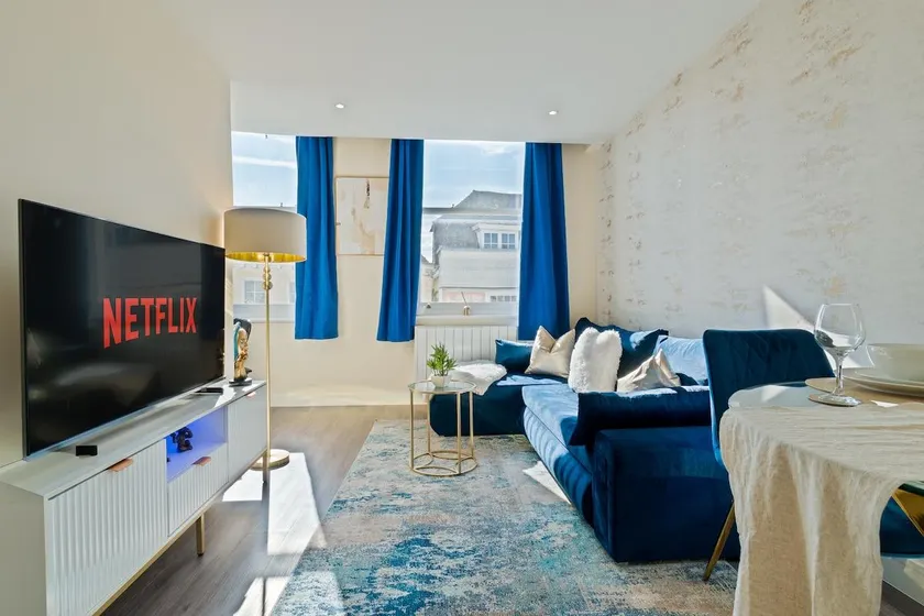 The Luxe Pad - Stylish 1 Bedroom Apartment in Canterbury City Centre - Image 1