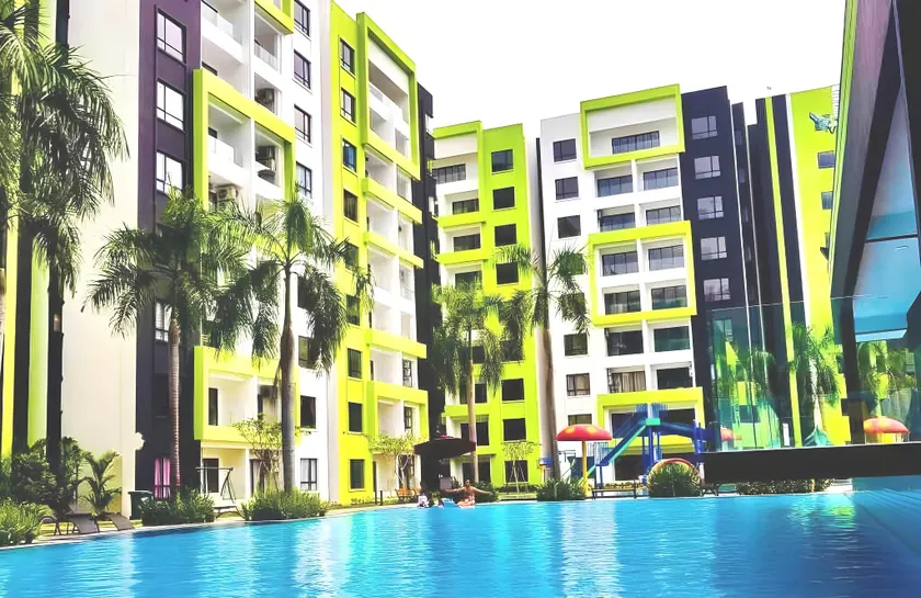 Manhattan Condo Ipoh with Water Park and Pool View - Image 1