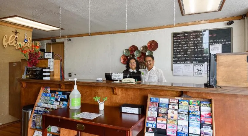 Guest Inn Rogers - Image 1