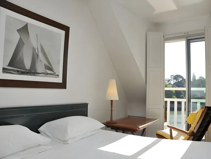 Hôtel Beau Soleil - Image 1