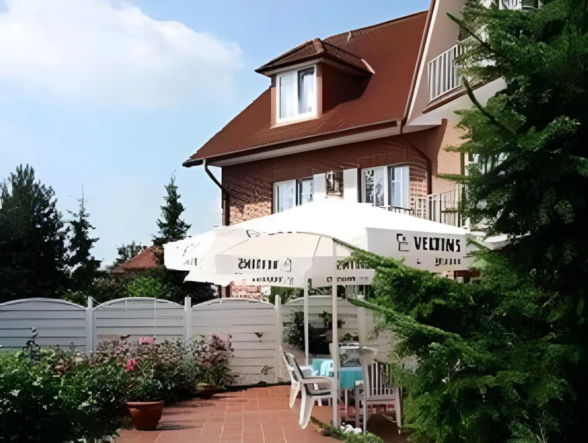 Hotel Flora - Image 1