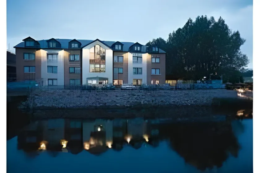Lancaster Lodge - Image 1