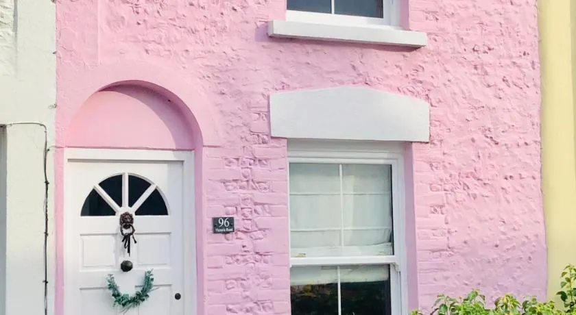 Pretty in Pink - delightful, cosy chichester house - Image 1