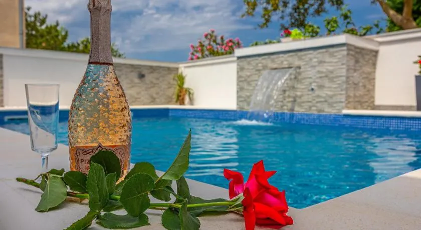 Holiday home Dusak with swimming pool and jacuzzi - Image 1