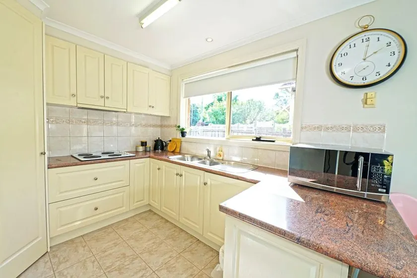 Charming Convenient 2BR Compact House Ringwood - Image 1