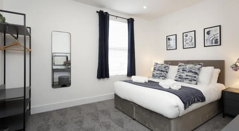Open Mind Property - 3 Bedroom , Henderson Lodge - Image 1