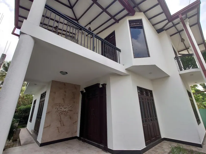 3BR Family Retreat In Athurugiriya, Colombo - Image 1
