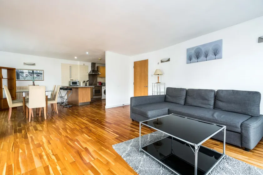 Superfast Broadband 2BD City Flat Farringdon - Image 1