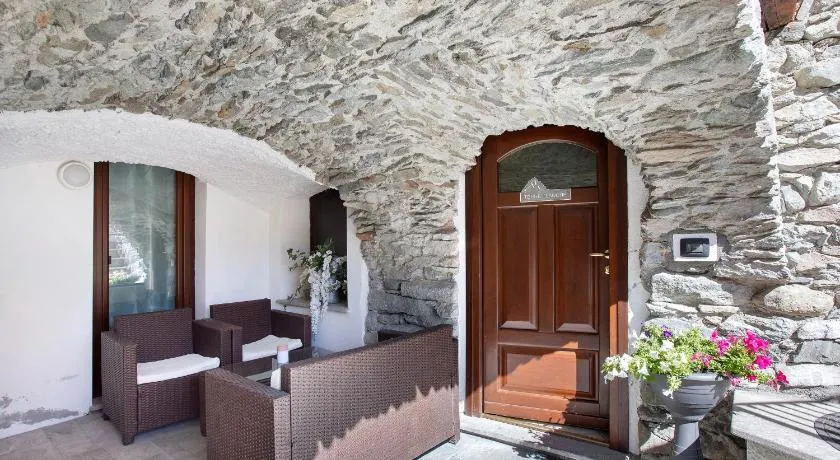 Apartamento 'Maison Bebe Terre Blanche' com vista para a montanha, terraço privado e acesso Wi-Fi - Image 1