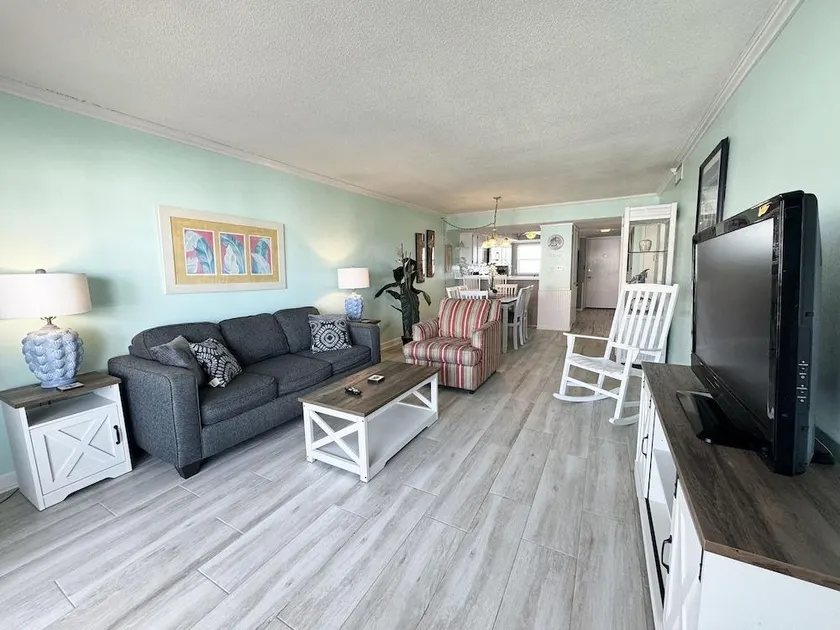 451 El Matador 2 Bedroom Condo by RedAwning - Image 1