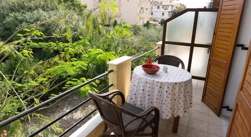 Bright apartment with balcony close to the beach #4 - Image 1