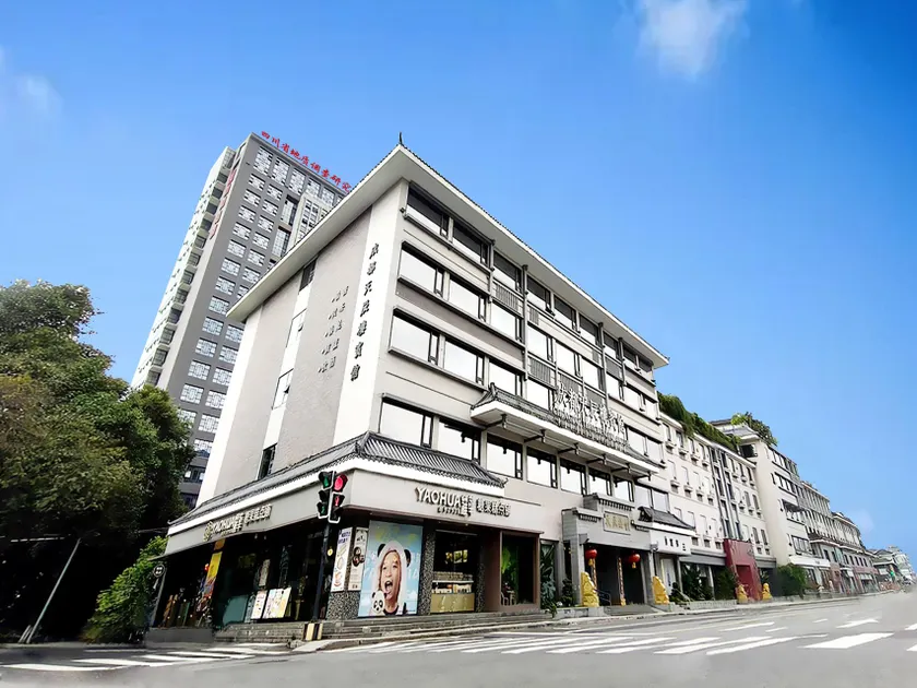 Chengdu Tianchenlou Hotel - Image 1