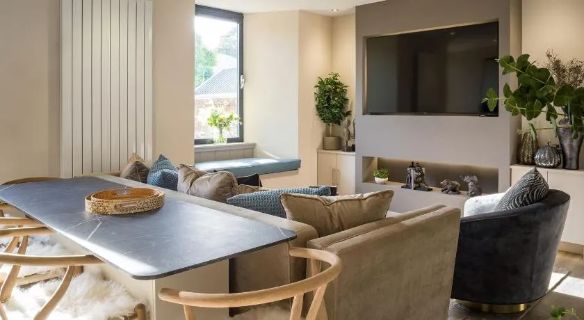 Arran Shores Luxury Shorefront Apartment 4 - Image 1