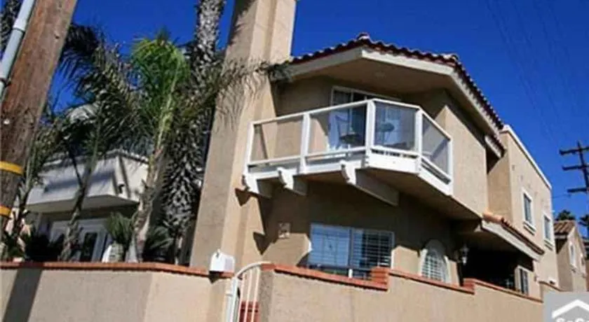 Pacific Breeze Right Next to Huntington Beach Pier! Steps from Beach!! - Image 1