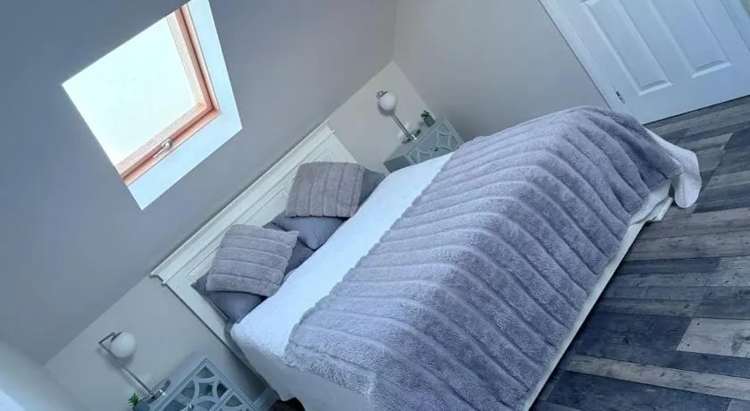 Lisburn - 1 Bedroom - sleeps 2 - Street parking - Image 1