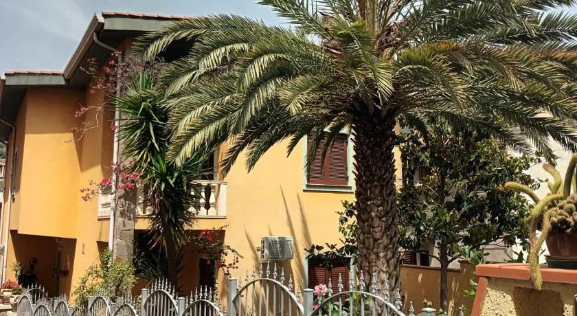 Valentina's garden house - Image 1