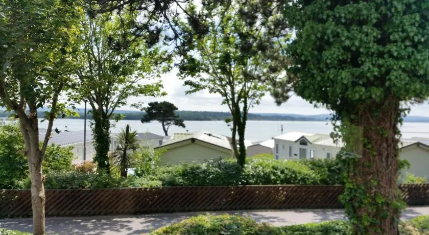 Pine Ridge 59 Rockley Park Poole with sea view sleeps six - Image 1