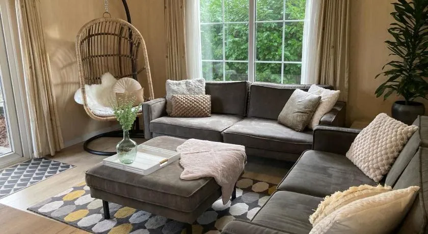 6 persoons chalet op de Veluwe bij binnen en buiten zwembad - Image 1