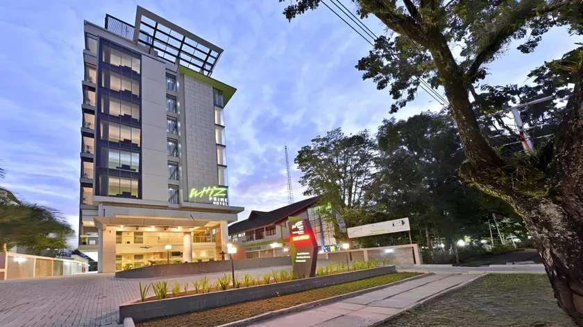 Whiz Prime Hotel Khatib Sulaiman Padang - Image 1