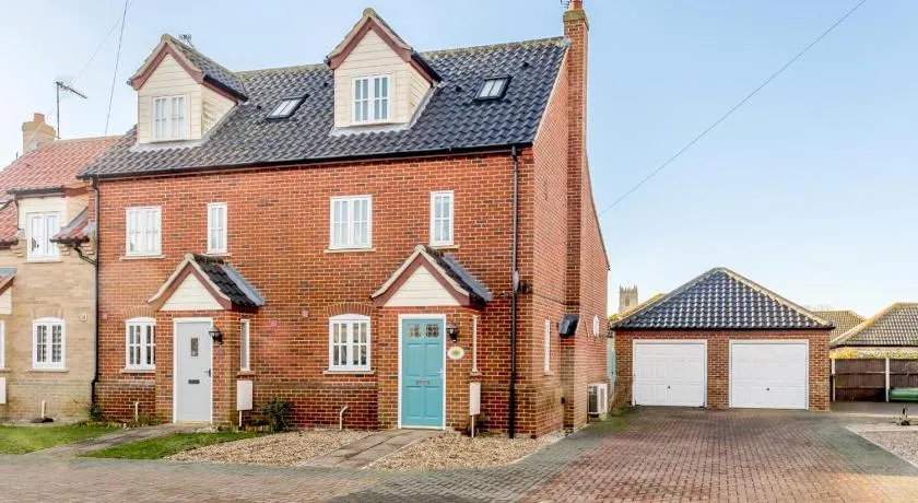 3 Bed in Great Yarmouth oc-93210 - Image 1