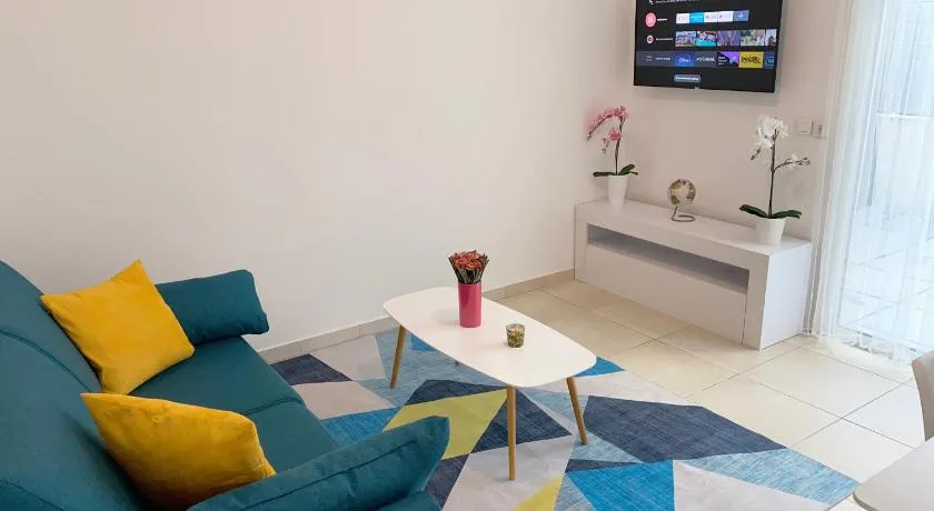 Appartement la plage de la pointe rouge - Image 1