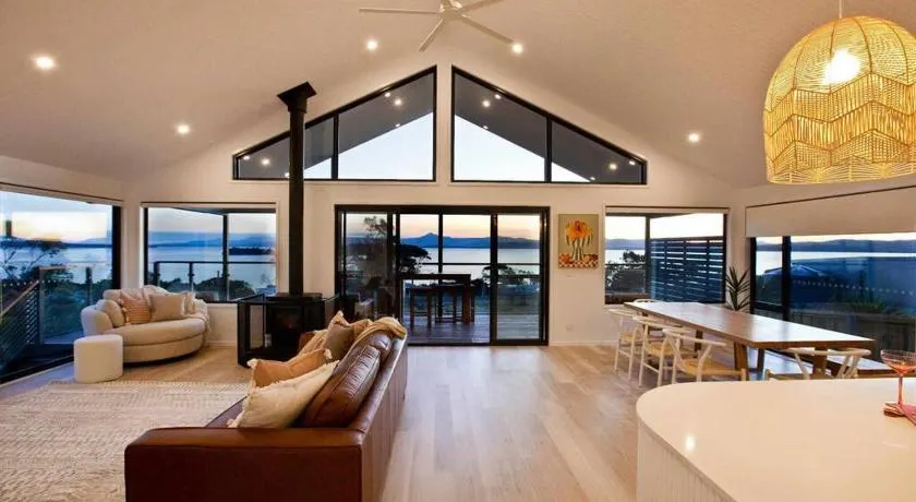 Bruny Island Sunset Retreat - Image 1