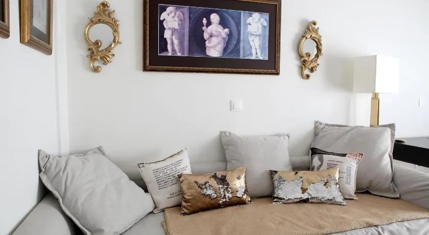 Luxury, Spacious apartment near Megaro Mousikis. Ideal for professionals and families. - Image 1