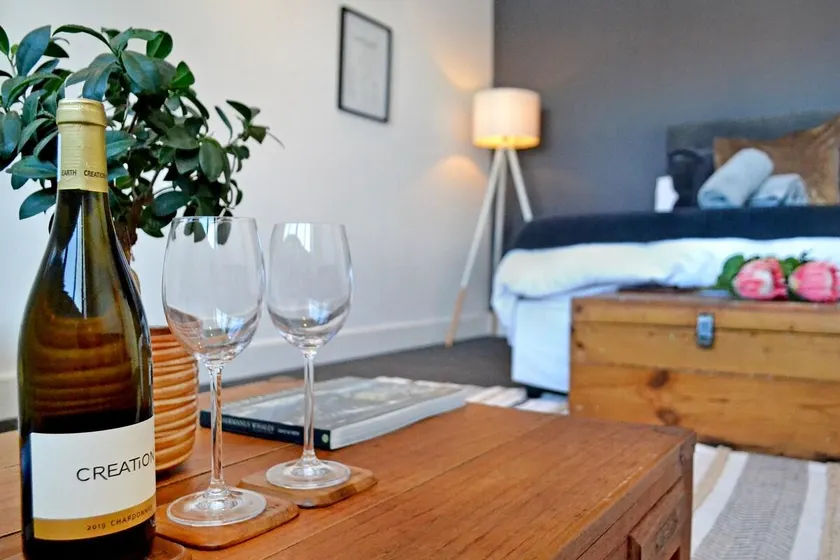 Hermanus Waterfront Boho Studio Apartment, Whale Coast Hideaway - Image 1
