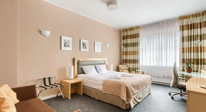 404 Rooms Wilanowska - Image 1