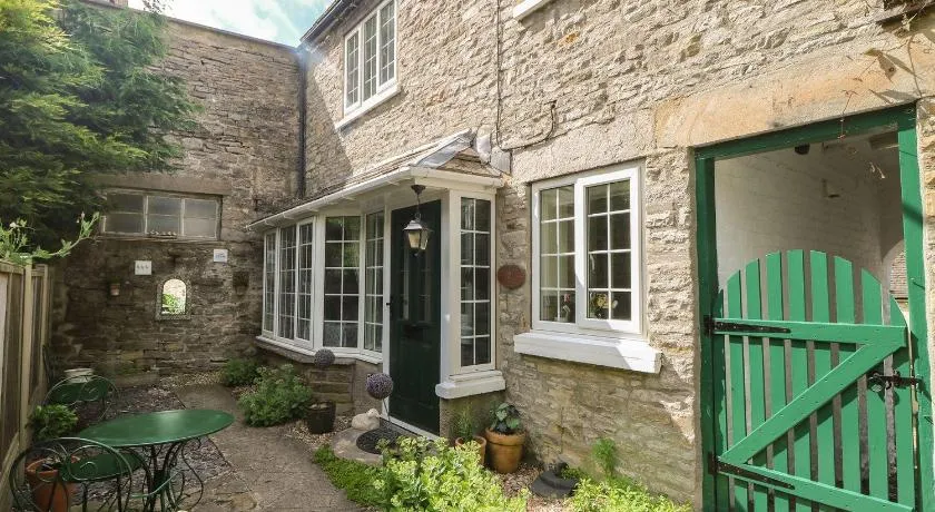 Wedgewood Cottage - Image 1